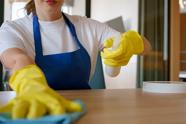 Contratar ayuda doméstica es una decisión clave para el bienestar del hogar o la empresa. Por ello, conocer tarifas, responsabilidades y diferencias entre modalidades evita sorpresas y garantiza un servicio...